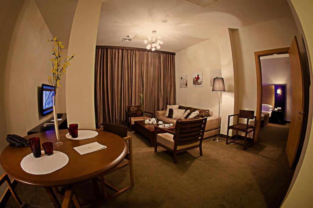 Voyage Hotel Karagandy Habitación foto