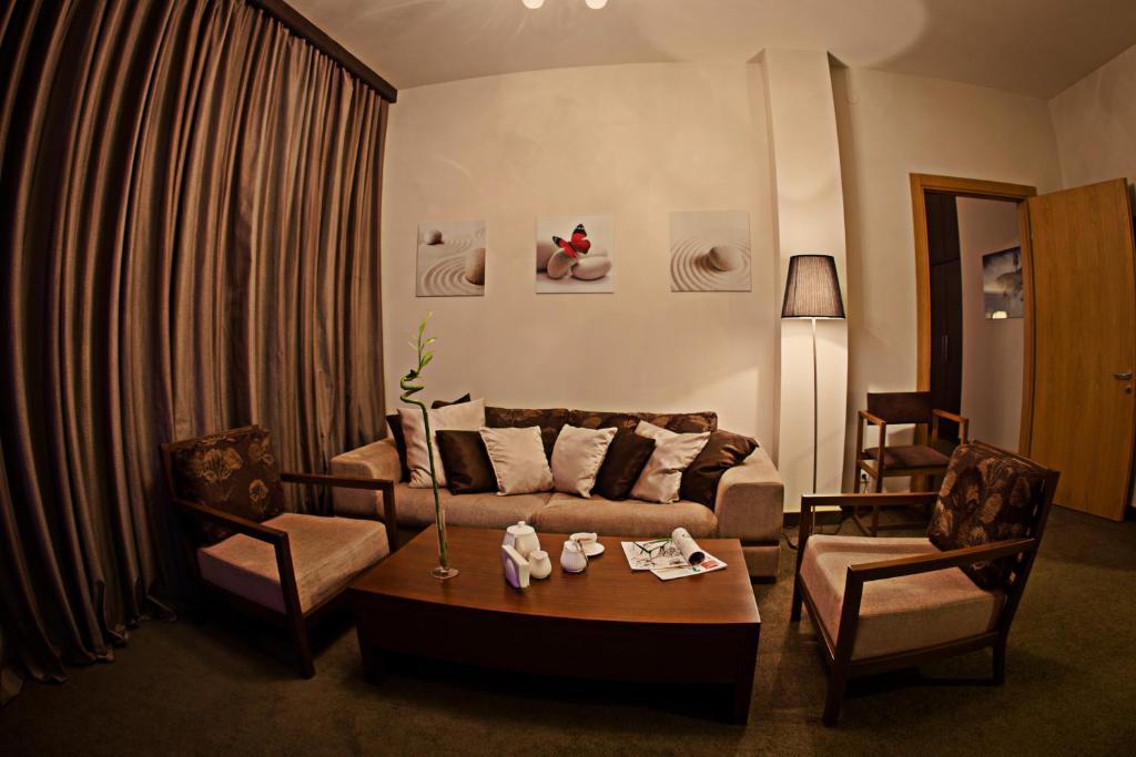 Voyage Hotel Karagandy Habitación foto